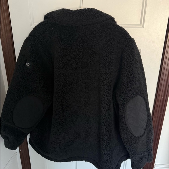 Alo Sherpa Edge Shacket in black - Picture 6 of 6